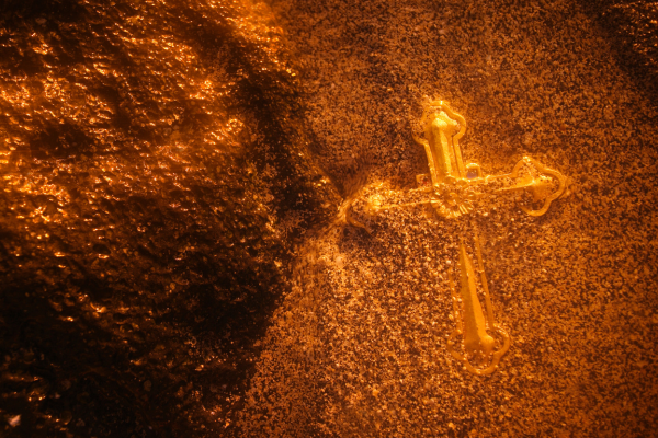 Por Que a Cruz É um Símbolo do Cristianismo A Jornada de um Instrumento de Morte