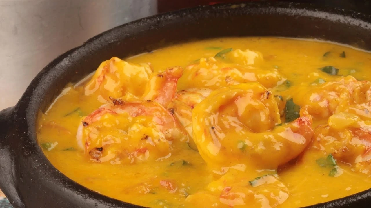 Bobó de Camarão Cremoso com Dendê e Coentro Um Sabor Regional que Encanta