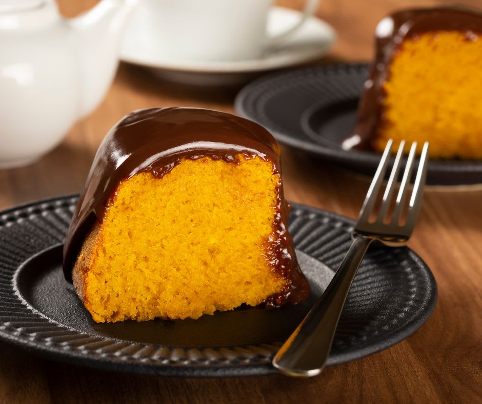Bolo de Cenoura com Cobertura de Chocolate Caseira Um Clássico Irresistível