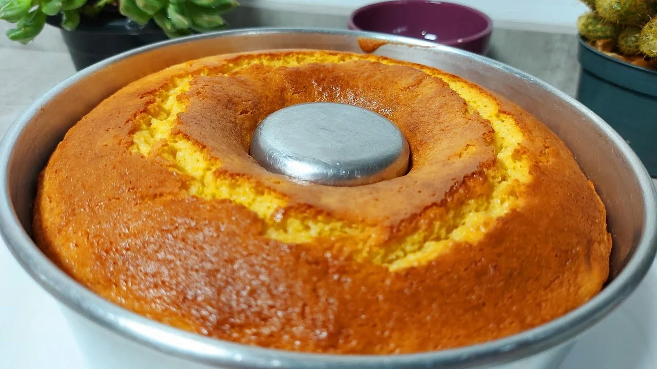 Bolo de Fubá Cremoso com Coco e Cardamomo Uma Delícia Suave e Exótica