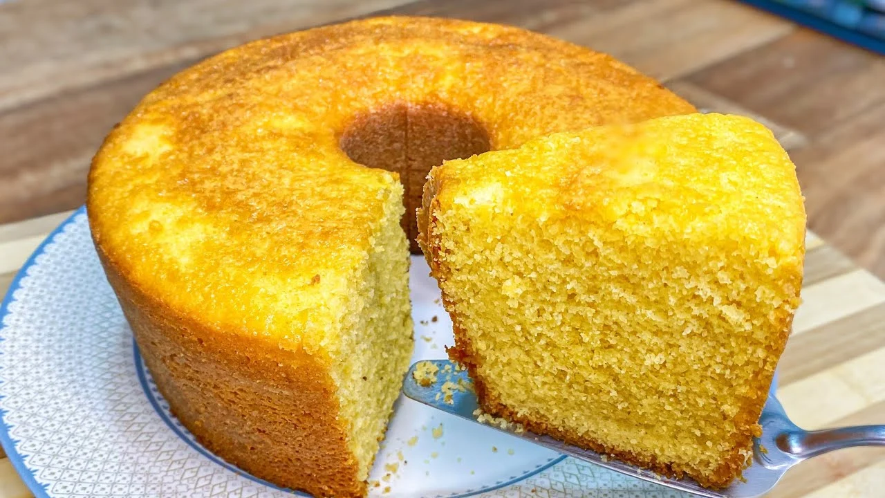 Bolo de Fubá Rústico com Erva-Doce e Mel Um Sabor Autêntico que Aquece o Dia