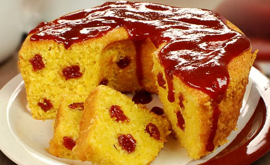 Bolo de Fubá Rústico com Goiabada e Coco Um Contraste Doce que Aquece a Casa