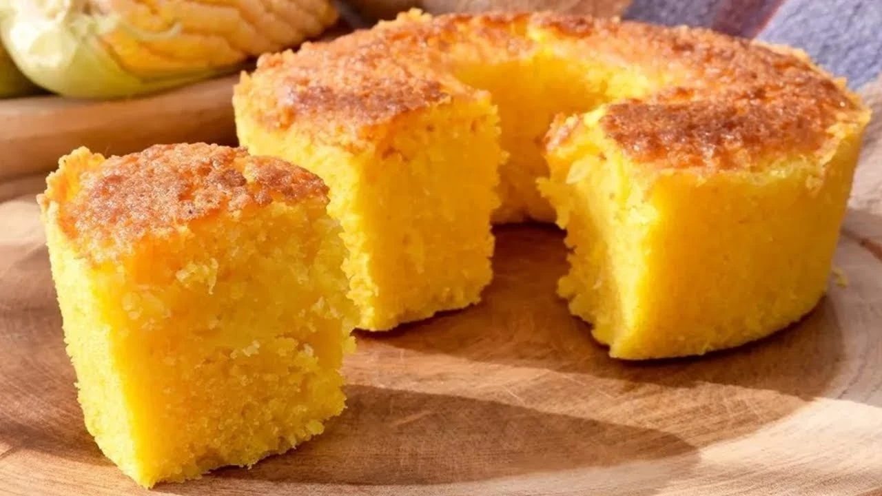 Bolo de Milho Cremoso com Erva-Doce Um Sabor Rústico que Derrete na Boca
