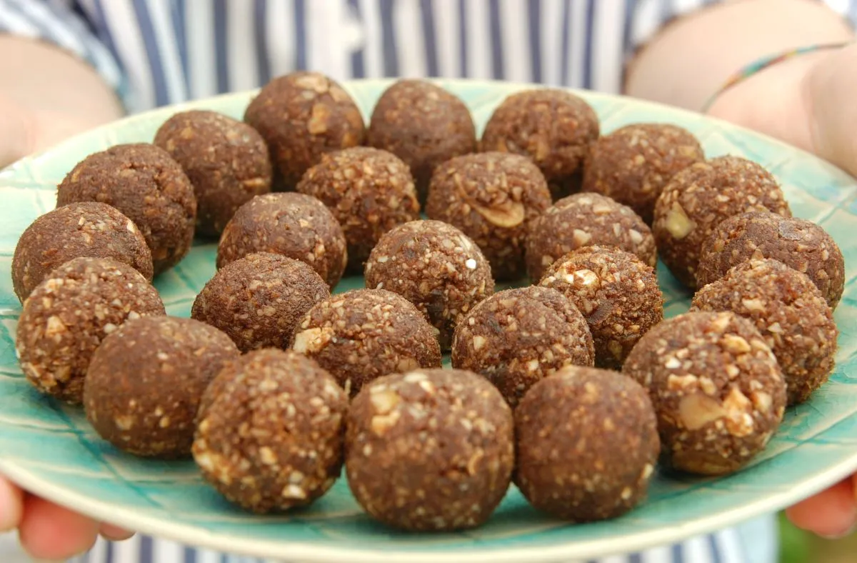 Brigadeiro Saudável sem Leite Condensado com Cacau e Mel Um Sabor Intenso que Surpreende