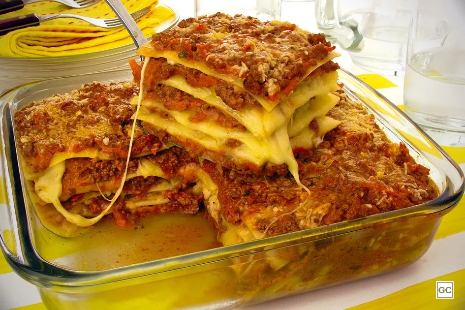 Lasanha de Carne Moída com Abobrinha e Molho Cremoso Um Conforto em Camadas