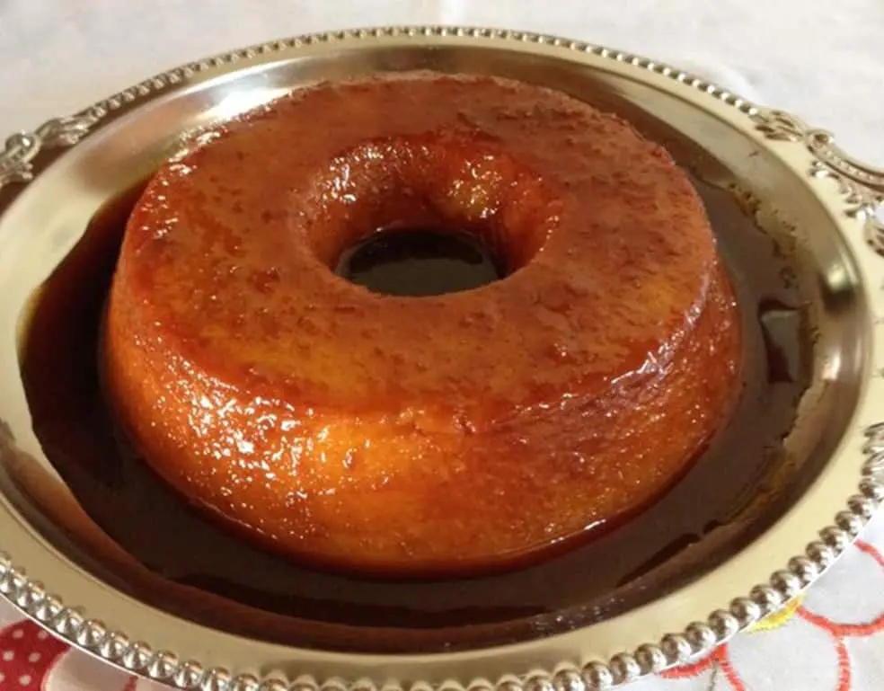 Pudim de Pão Macio com Canela e Passas Um Conforto Doce que Aquece a Alma